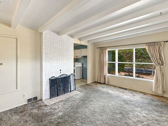 5th image of 1065 Elm Ave
