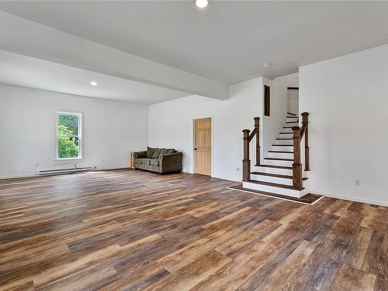 426 Davis Rd — Photo 14