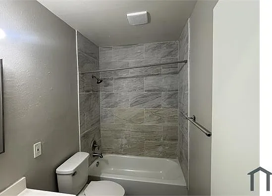 2215 Stewart Ave #B — Photo 3