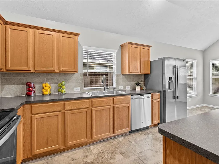 12719 Hart Hollow Ln — Photo 9