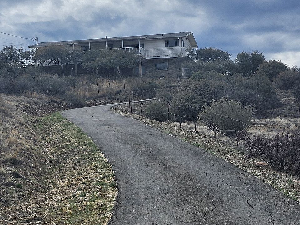 PAVED DRIVEWAY UP TO THE HOUSE