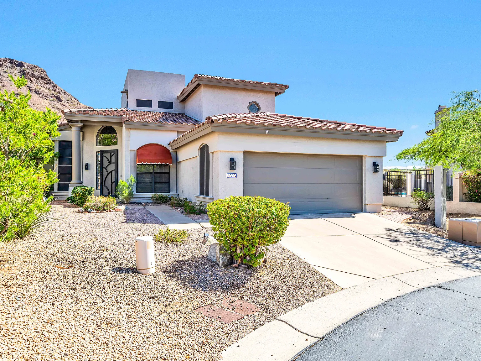 1536 E Meadow Ln — Photo 1