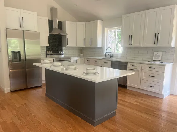 2 W Dudley Rd, Dudley, MA 01571