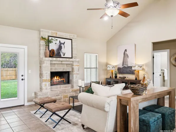 112 GLENN OAKS DR, Boerne, TX 78006