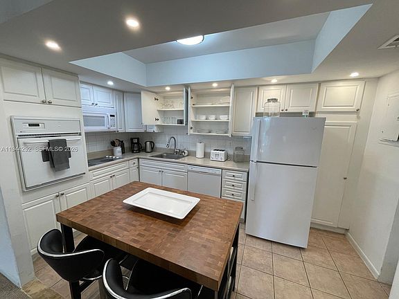 4th image of 19370 Collins Ave APT 222