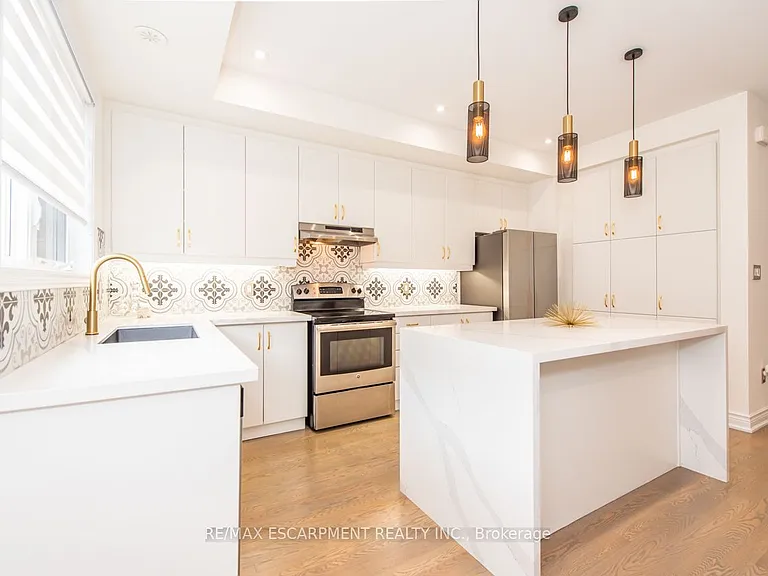 64 City Park Cir — Photo 15