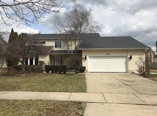 1303 Hidden Lake Dr, Buffalo Grove, IL 60089