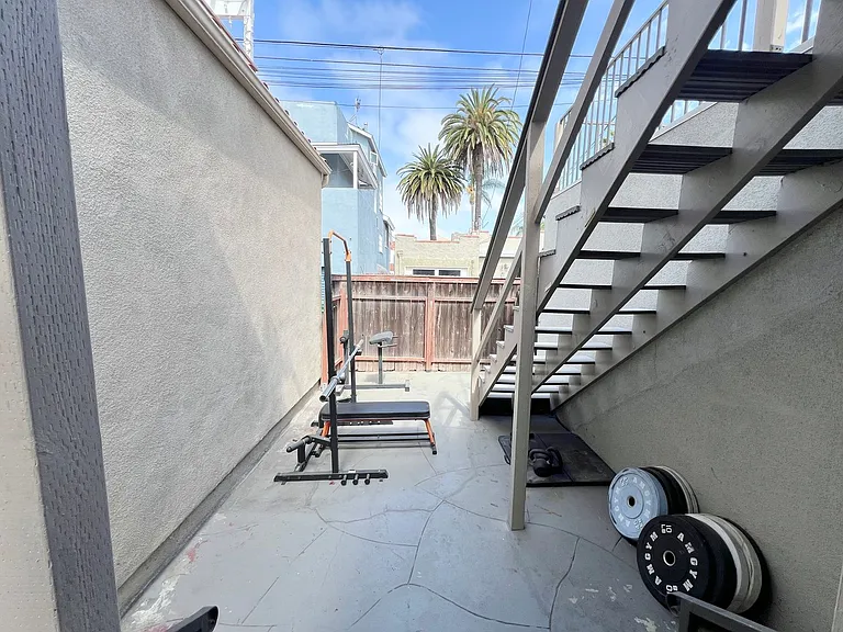 235 Pomona — Photo 18