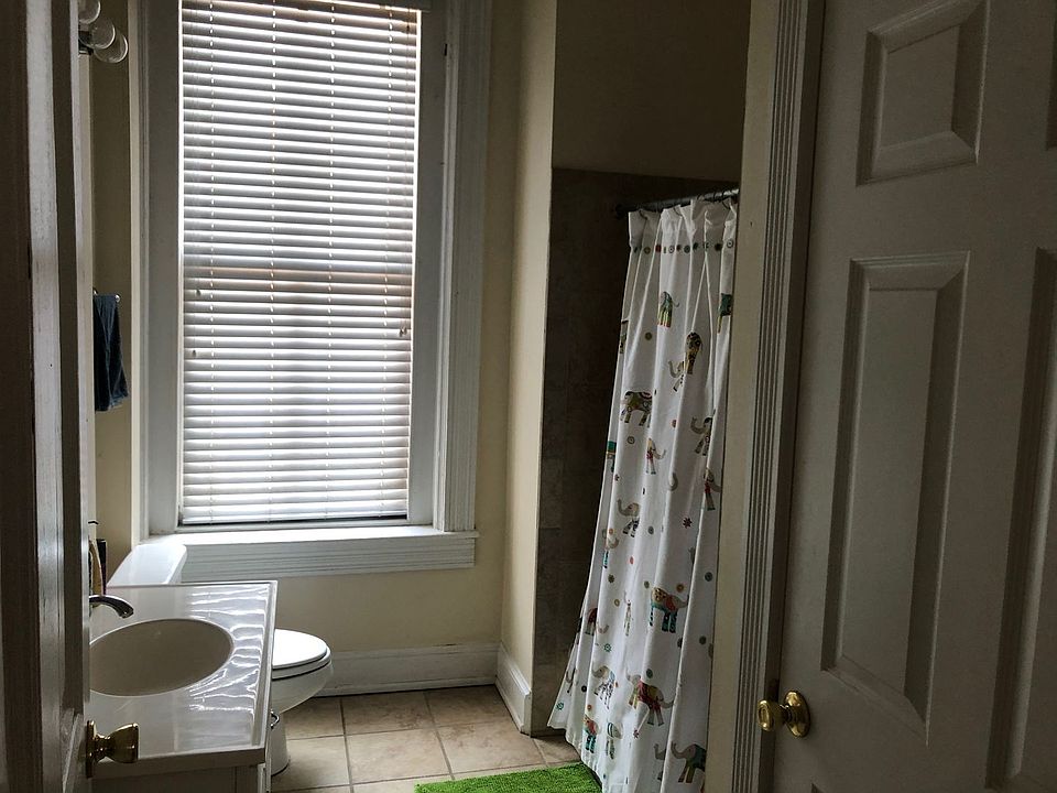 1st image of 2 E Franklin St APT 3