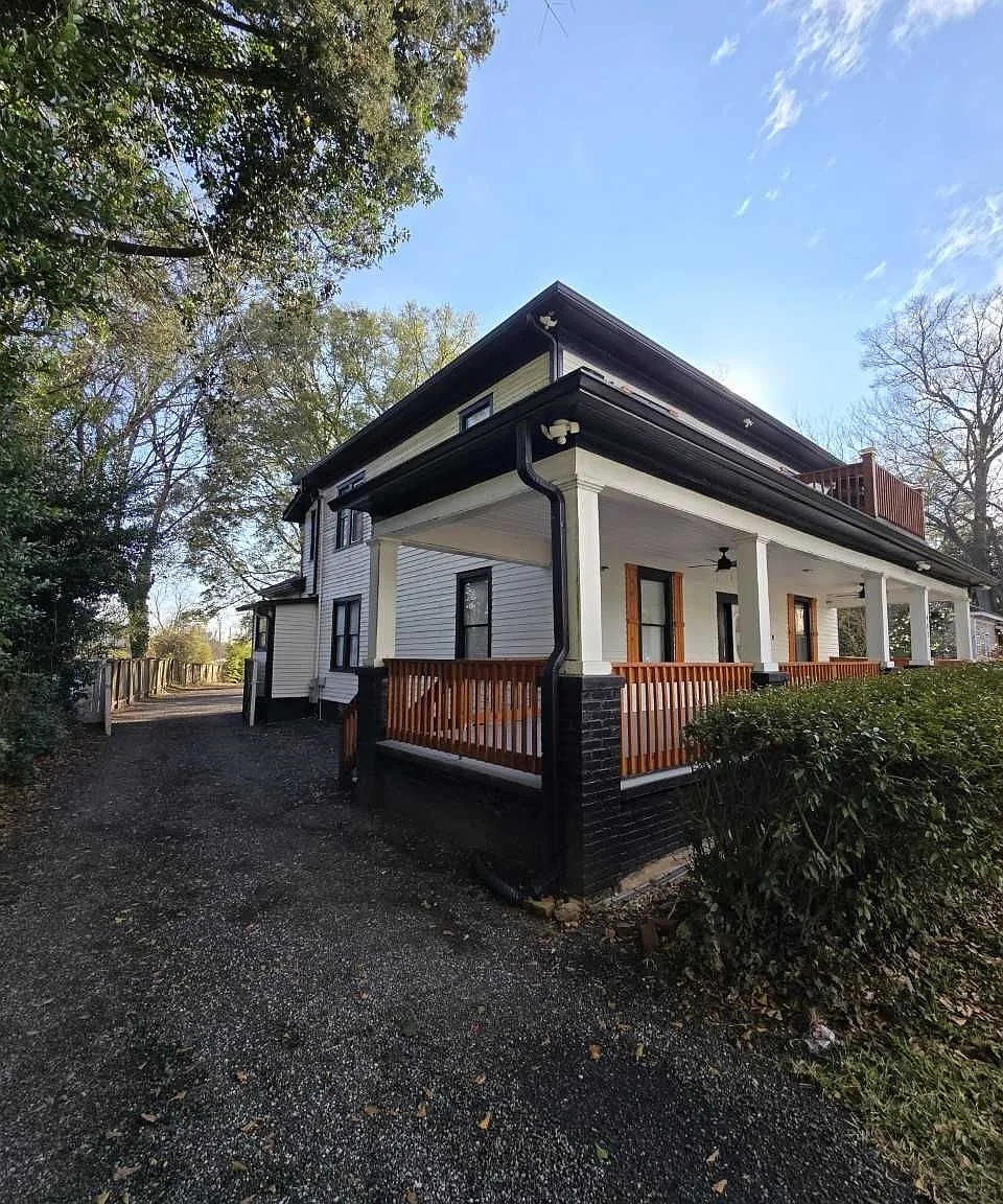 8 bed, 2.0 bath, 3354 sqft, $3,500 — Photo 2