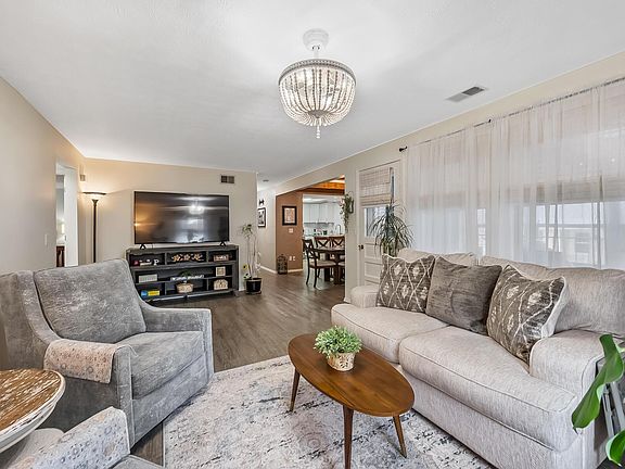 5th image of 400 Mount Vernon Ave APT 14