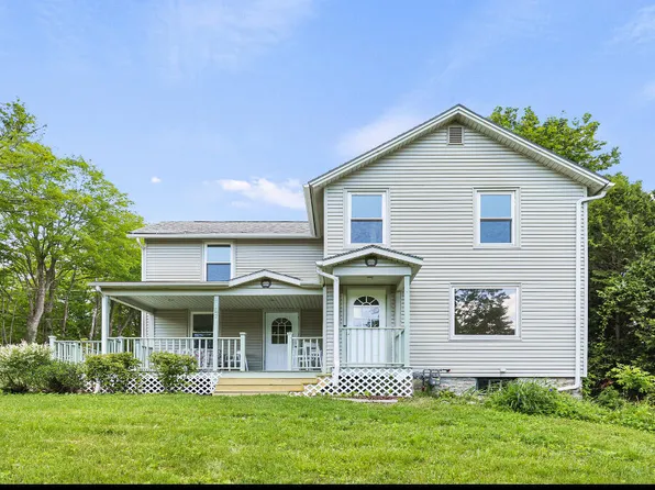 127 Housatonic St, Lenox, MA 01240