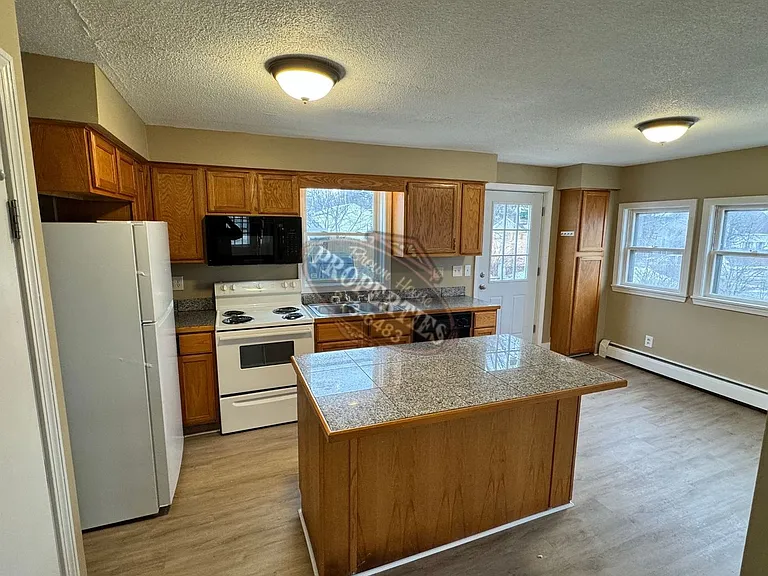 111 Kennedy Memorial Dr — Photo 12