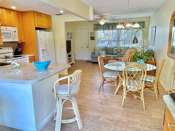 4th image of 639 Snug Harbor Dr APT L2