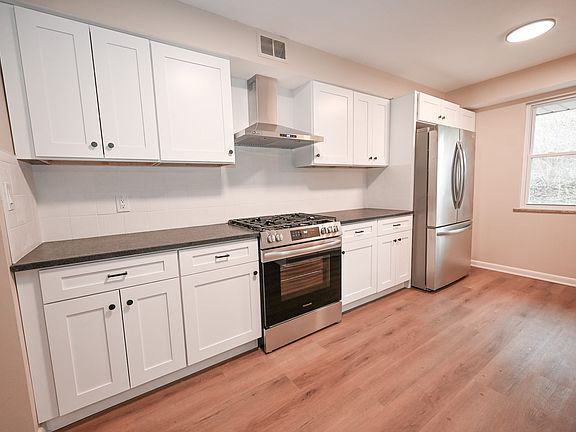 3rd image of 7011 Stadium Dr #1