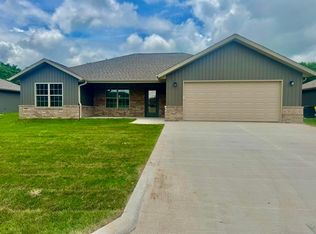1520 Ridgemont Ave, Monett, MO 65708