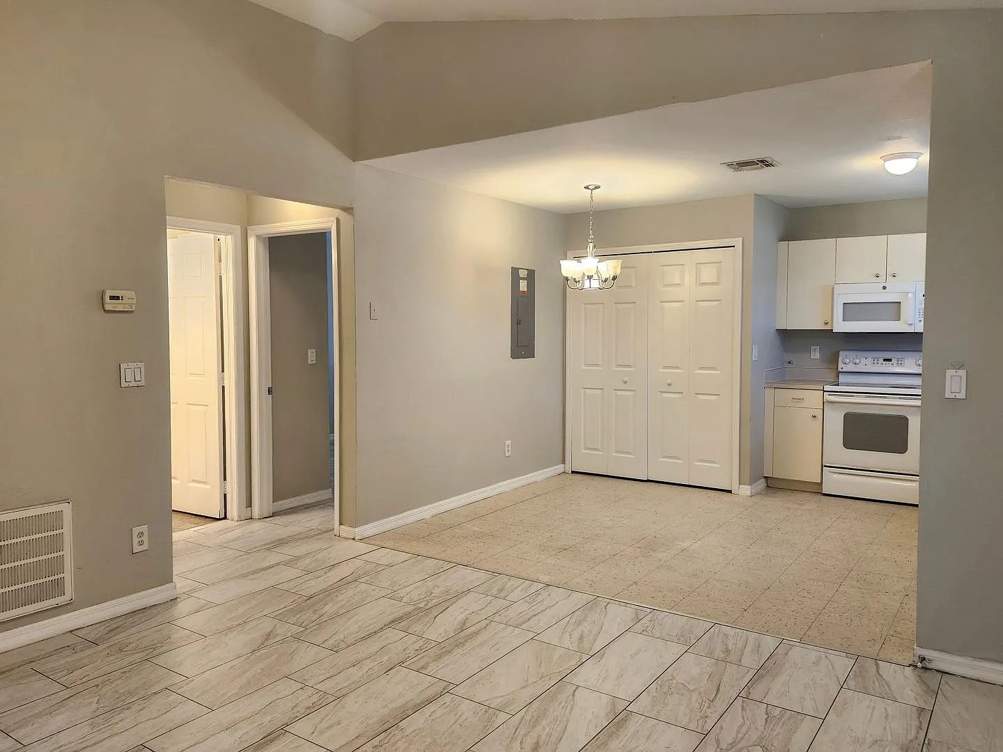 3-Bedroom Duplex in Central Lehigh Acres Lawn & Salt Service Included — Photo 3