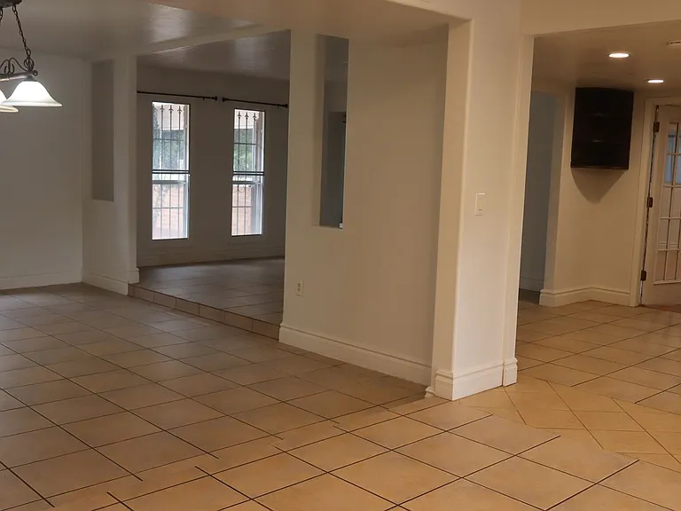 1810 Town And Country Dr — Photo 23