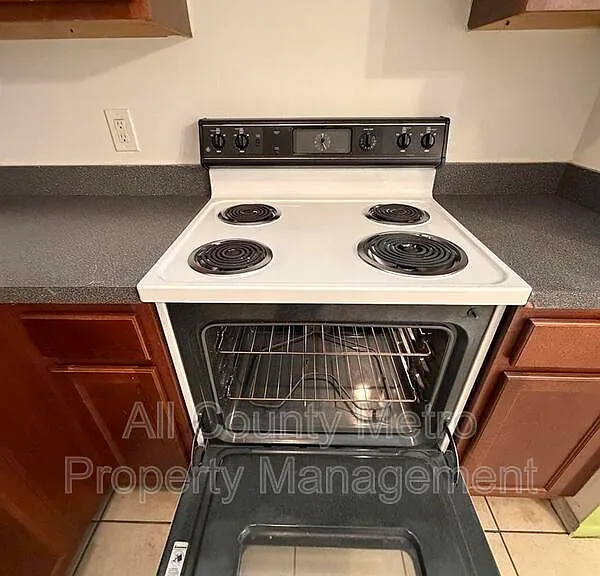 2539 Ridgewood Ave — Photo 7