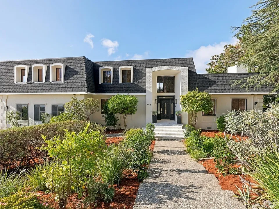 955 Macadamia Dr