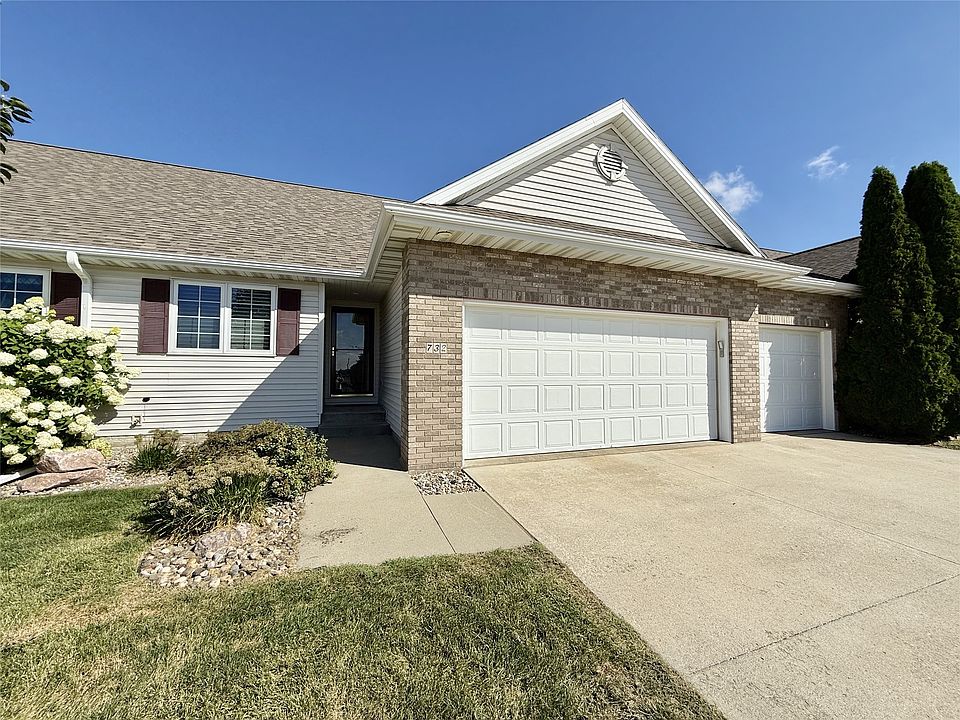 1st image of 732 SE Ponds Edge Ln