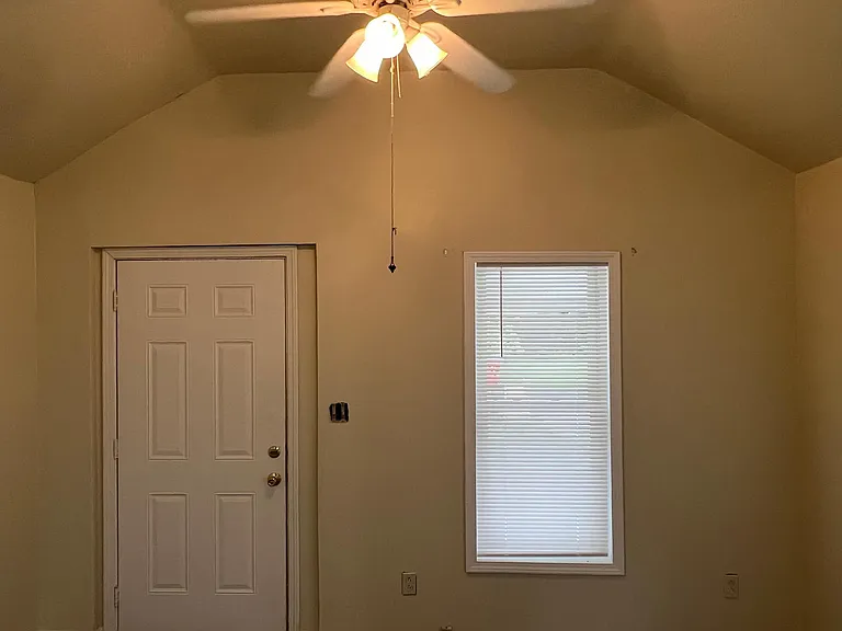 1328 Camden Ave — Photo 3