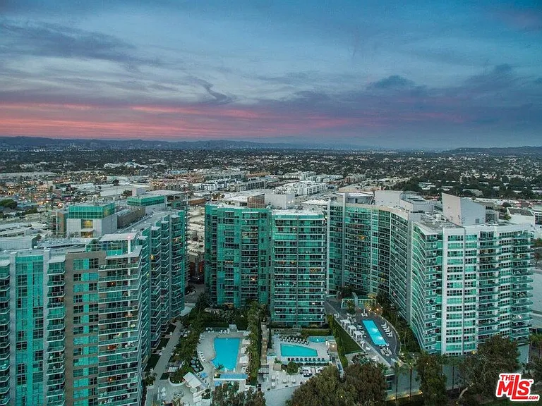 13700 Marina Pointe Dr #1507 — Photo 39