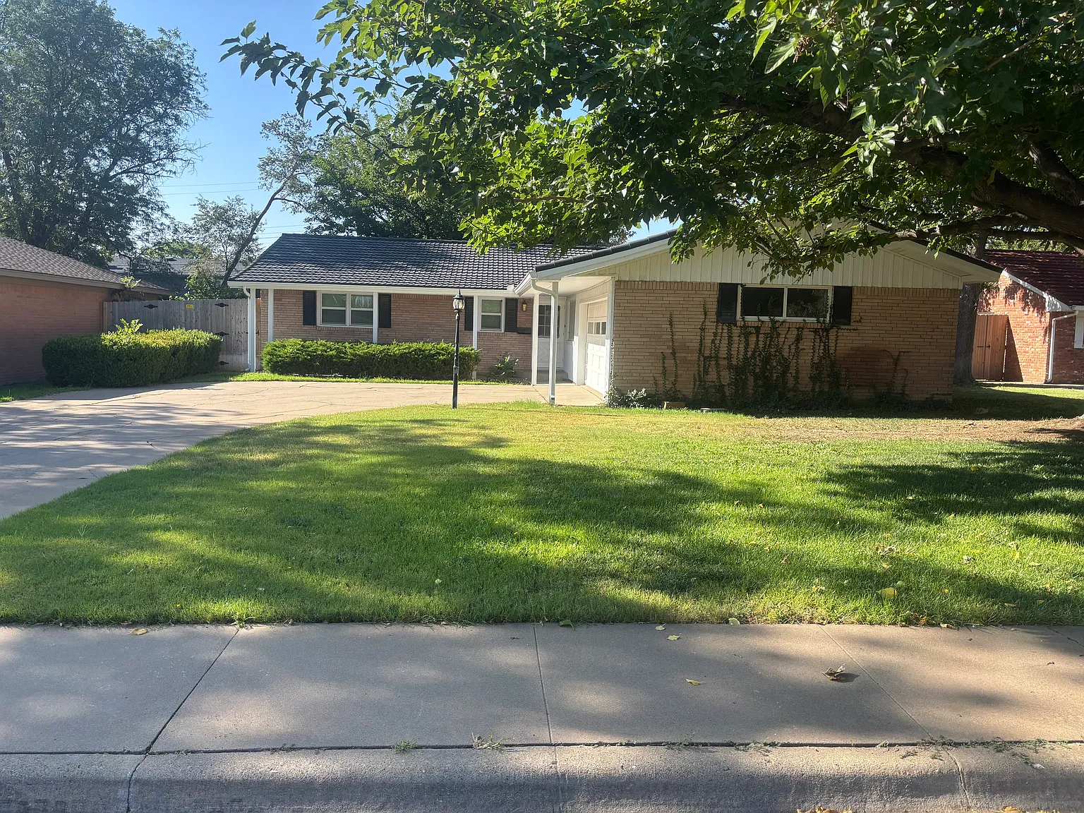 3 bed, 1824 sqft, $2,200 — Photo 2