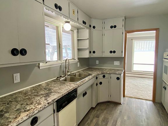 4th image of 331 Elm Ave E