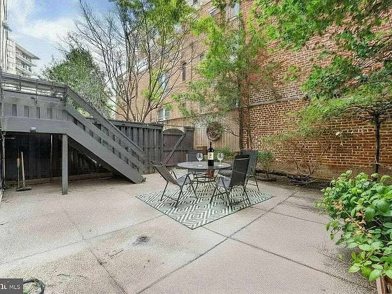 1830 17th St NW #103 — Photo 20