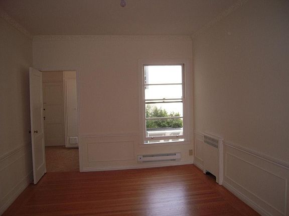 4th image of 2217 Scott St APT 201