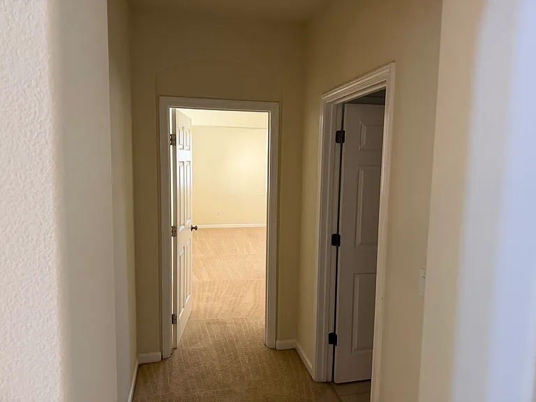 1427 Wyndham Ln — Photo 5