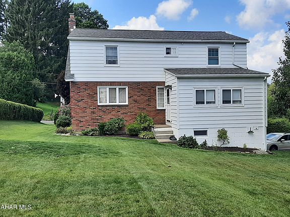 2nd image of 734 N Beech St
