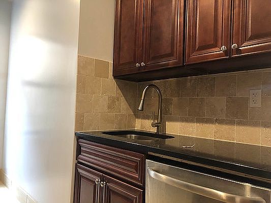 2nd image of 170 Nagle Ave #507A