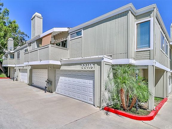 3rd image of 22119 Burbank Blvd Unit 6
