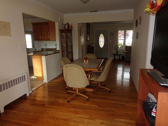 4th image of 14 Cherry St