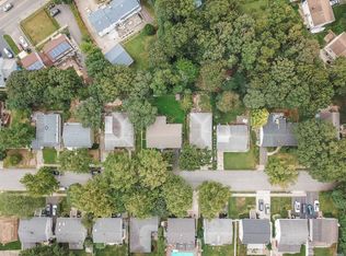 9 Homesite Ct, Huntington, NY 11743