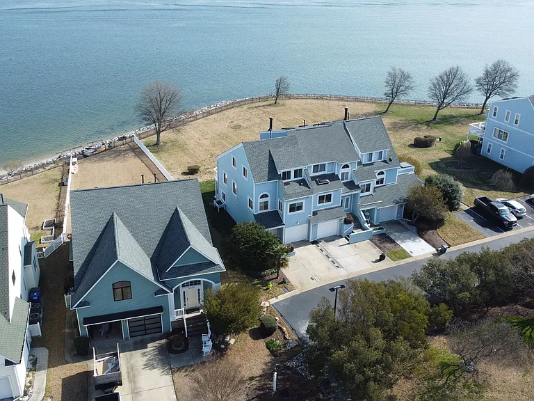 9568 Bay Front Dr — Photo 30