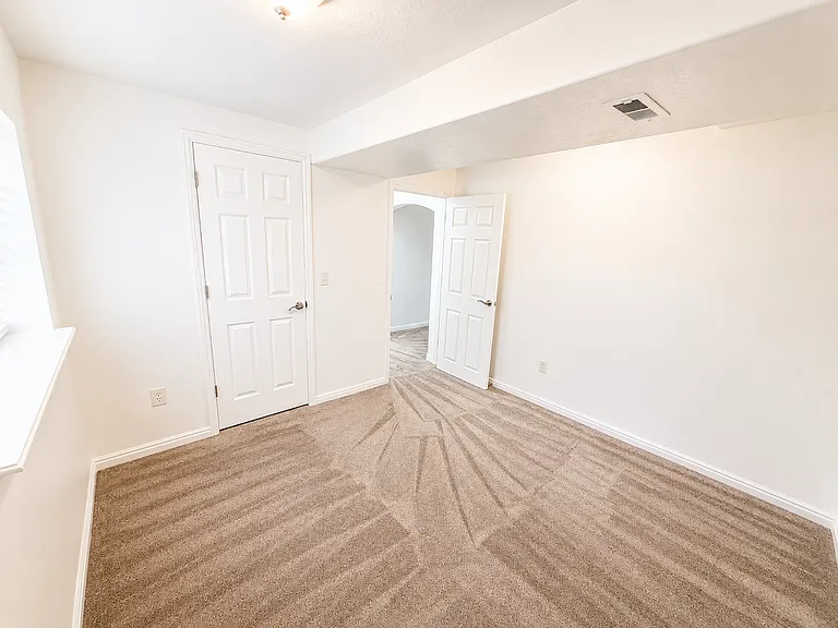 1564 E Hidden Valley Dr — Photo 30