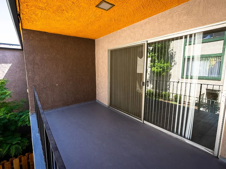 18400 Prairie Street — Photo 71