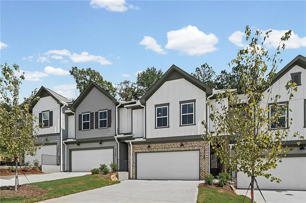 3 bed, 2.5 bath, 2035 sqft, $2,599 — Photo 2
