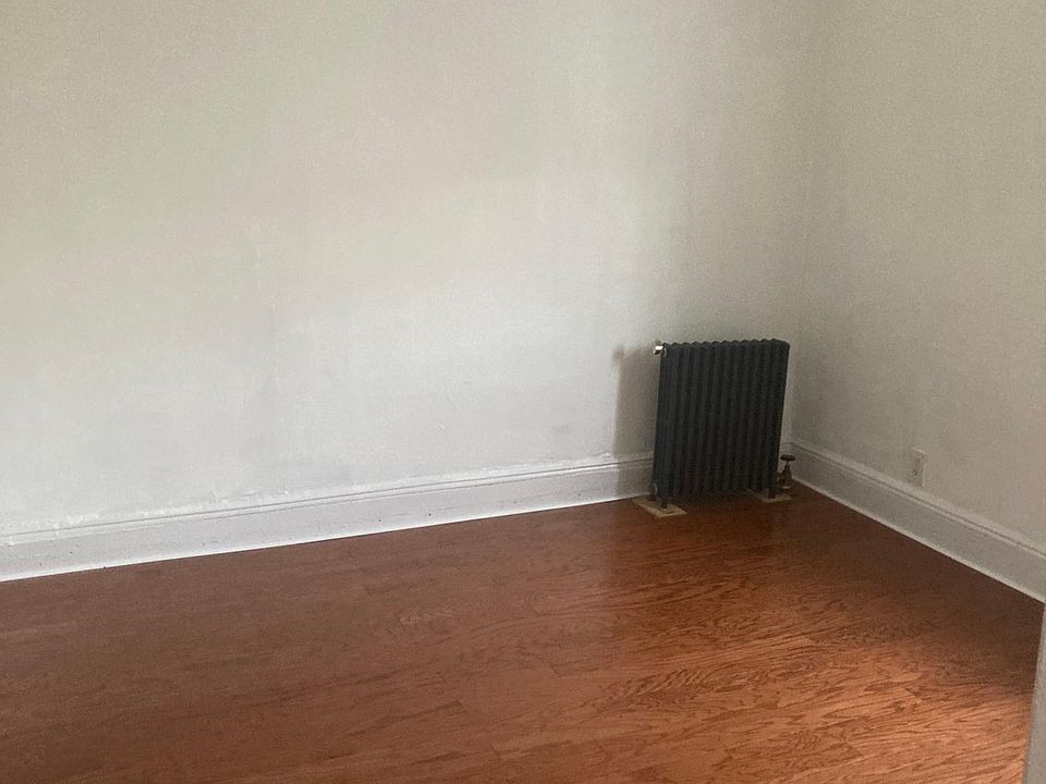 1st image of 122 Bay 43 St