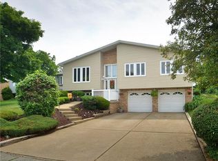 1040 McAllister Dr, New Kensington, PA 15068