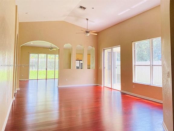 4th image of 2247 Portofino Ave