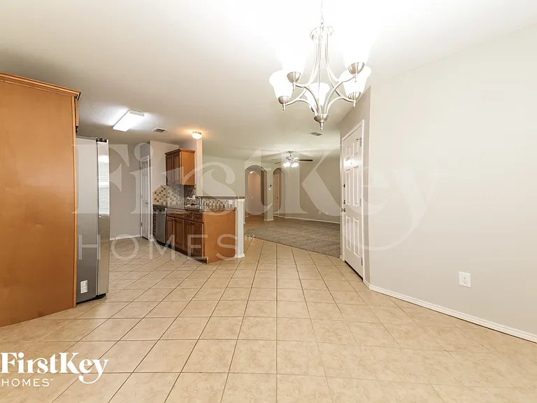 2708 Beverly Dr — Photo 6