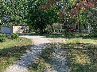 13850 E Marshall Ln, Centralia, MO 65240