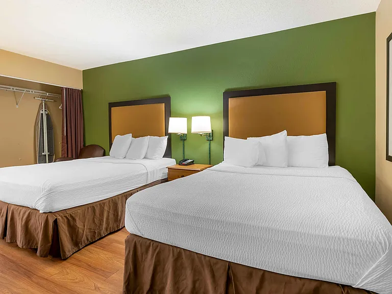 Studio Suite - 2 Full Beds
