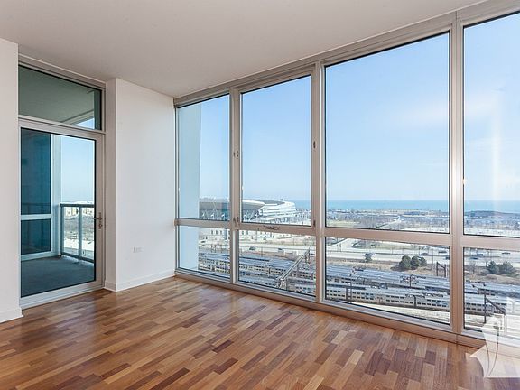 2nd image of 1629 S Prairie Ave #402