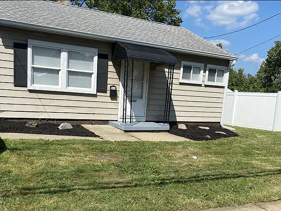 2nd image of 1163 E Archwood Ave