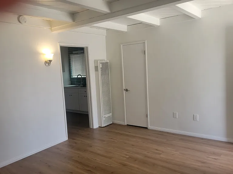 4030 Ingraham St #B — Photo 7